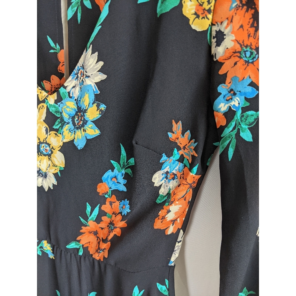 Dee Elle Floral Dress w Peek-a-boo Back Detail 💐 - Picture 9 of 14